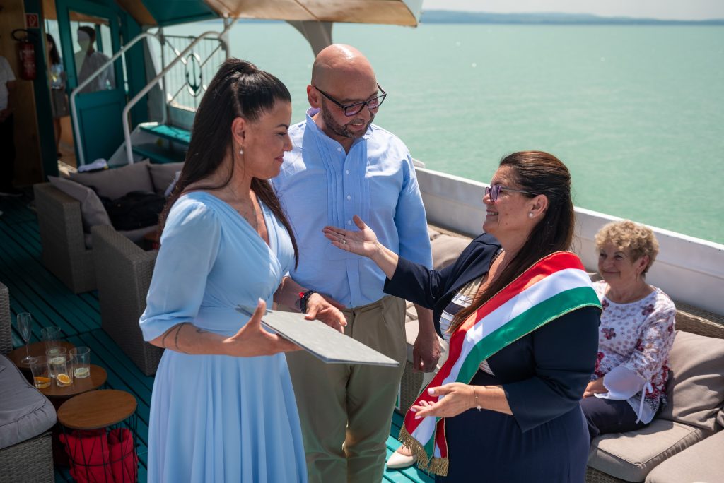 Brigi és Markus hajós esküvője a Balaton közepén